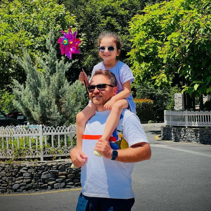 Yıxılıb barmağını sındırdı