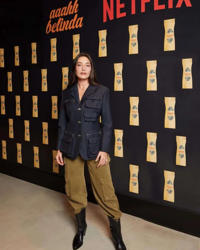 Neslihan yeni filmi üçün qala gecəsində