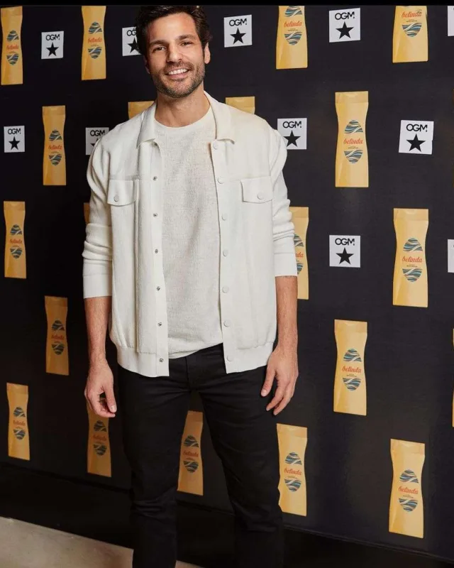 Neslihan yeni filmi üçün qala gecəsində