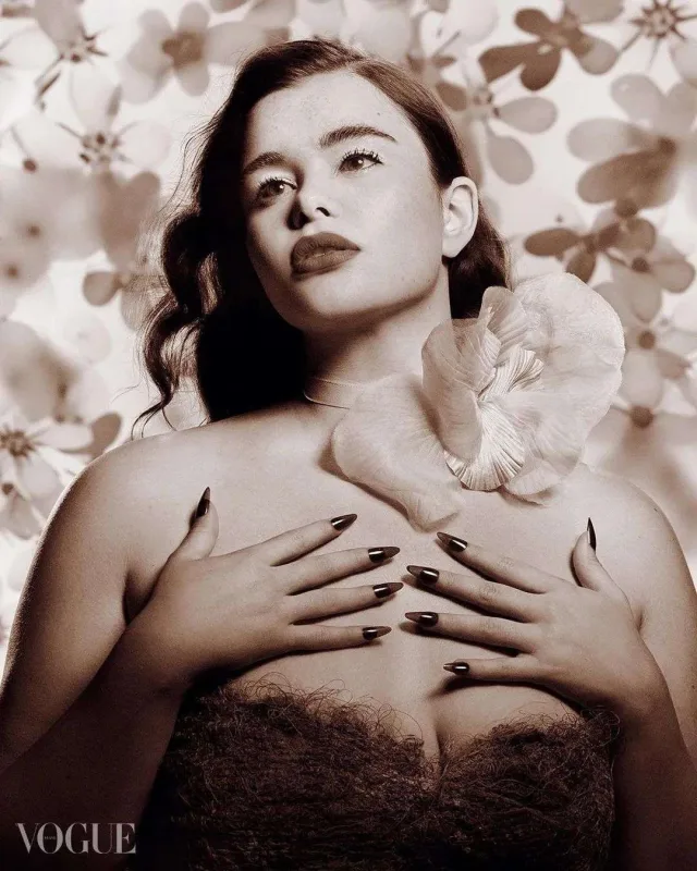 “Euphoria” ulduzu “Vogue”a pozalar verdi