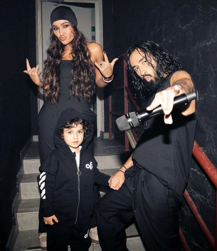 Buzova Motu tərbiyəsizlikdə günahlandırdı