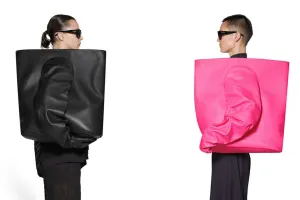 “Balenciaga” çantası ilə yenidən gündəm oldu