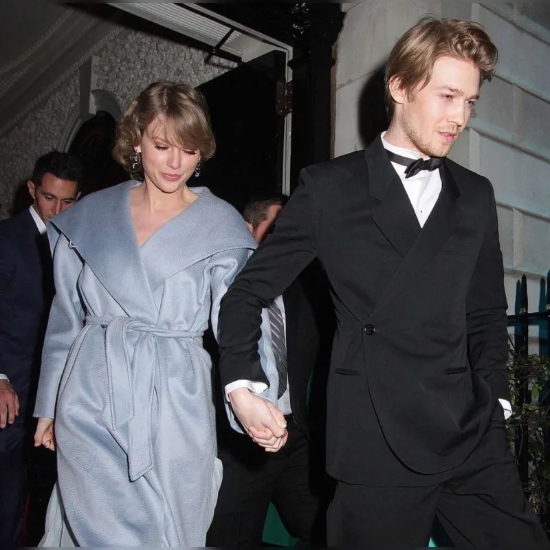 Altı illik sevgi bitdi