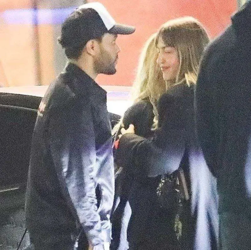 Vikend sevgilisi ilə görüntüləndi