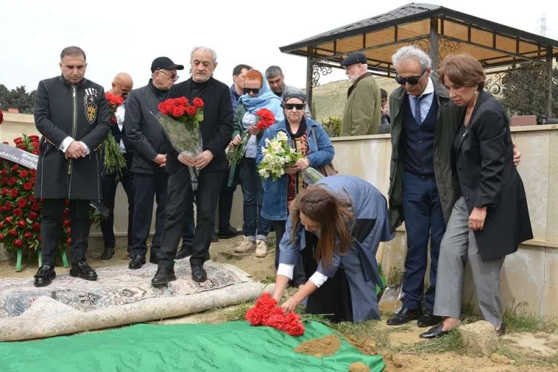 Fəxrəddin Manafov Qənirə Paşayeva ilə...