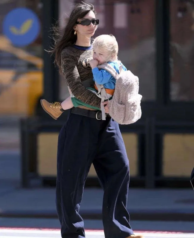 Emili oğlu ilə Nyu-York küçələrində