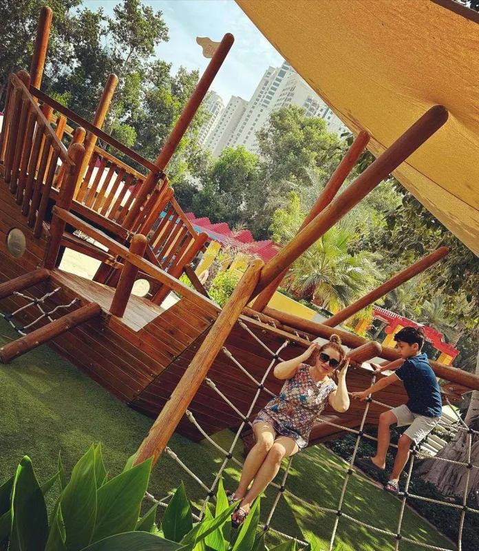 Xatirə oğlu ilə Dubaya getdi