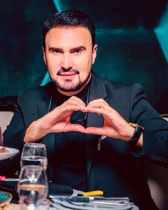 “Bütün sənətkarlarda anormallıq var”