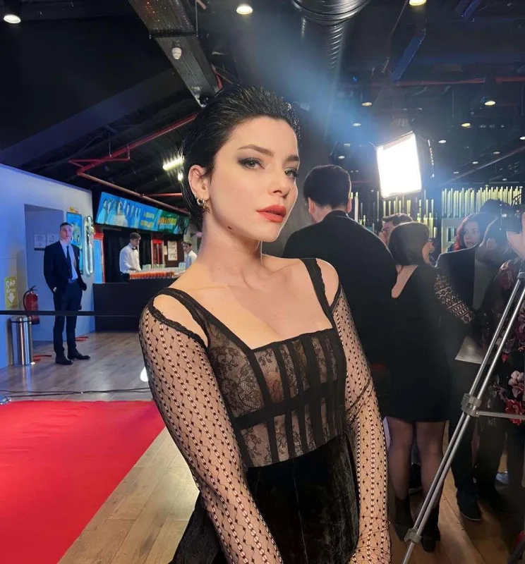 Merve aktrisalığa qayıdır?