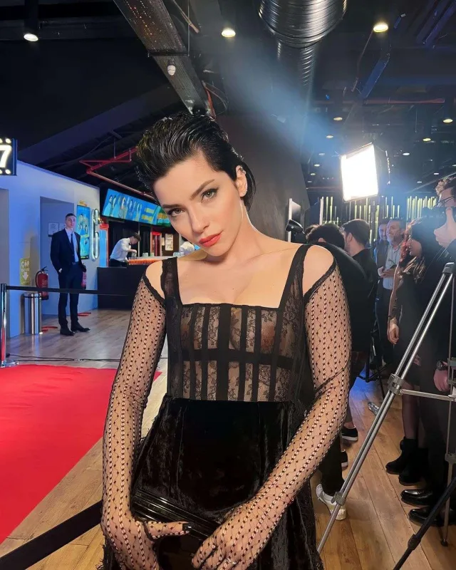 Merve aktrisalığa qayıdır?