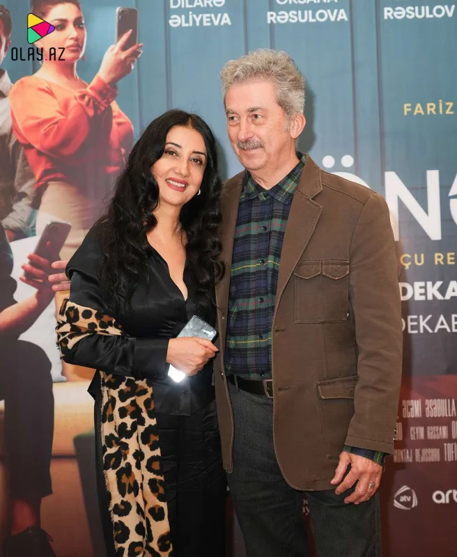 TV-də həyat yoldaşına baxıb ağladı