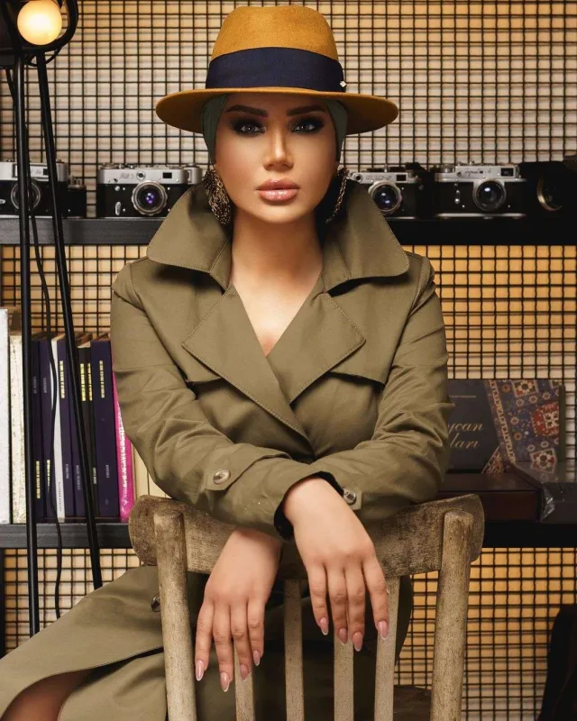 Yasa makiyajla gedən xanımları qınadı