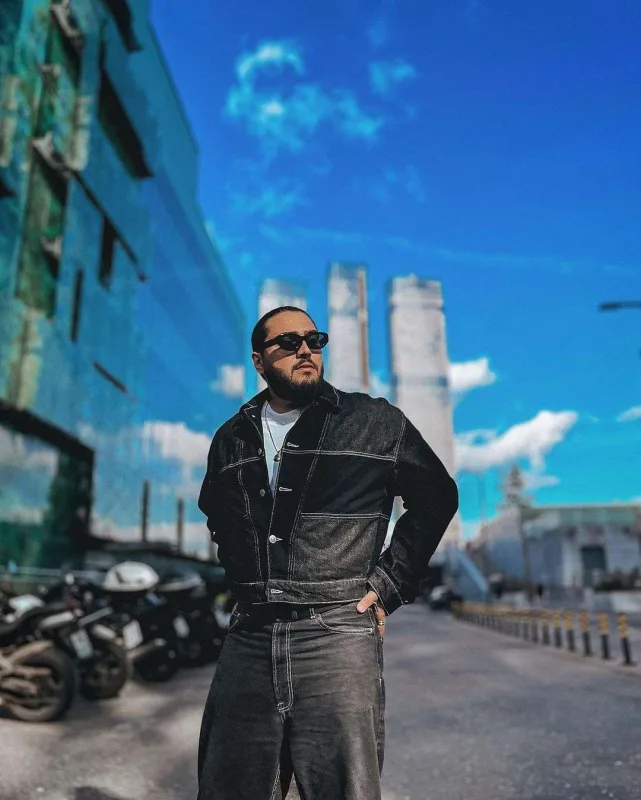 Ayaz ad gününü təxirə saldı