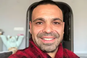 Məşhur aparıcı baldızını döydüyü üçün saxlanıldı