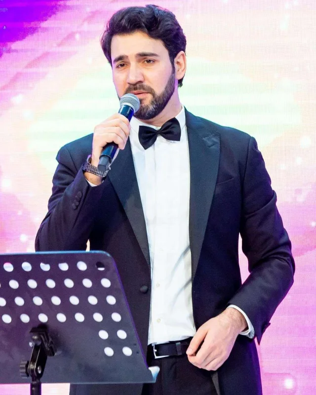 Vüsal aparıcı oldu