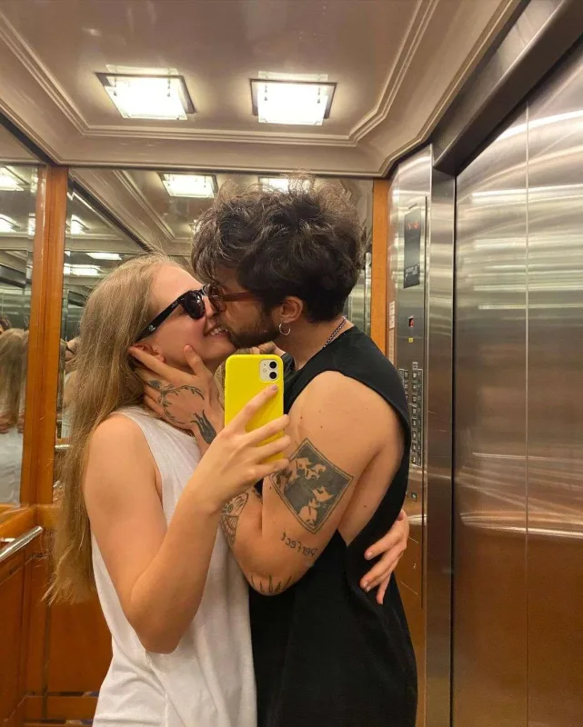 “Səni izah edilməyəcək qədər çox sevirəm”