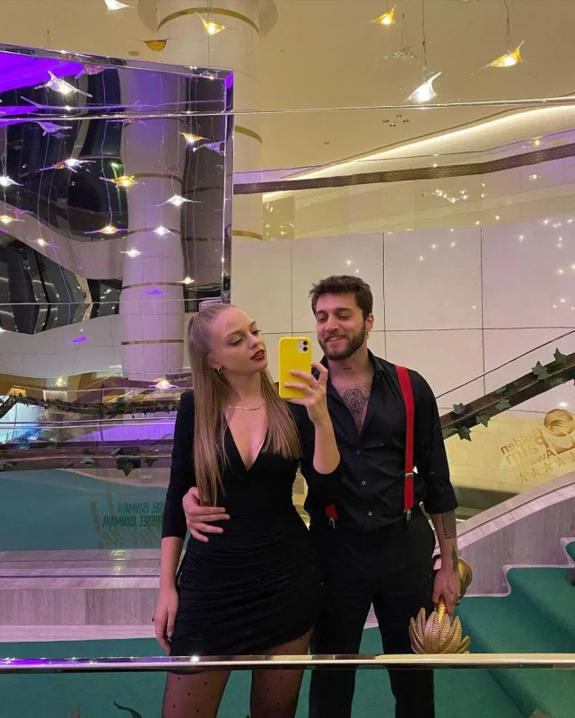 “Səni izah edilməyəcək qədər çox sevirəm”