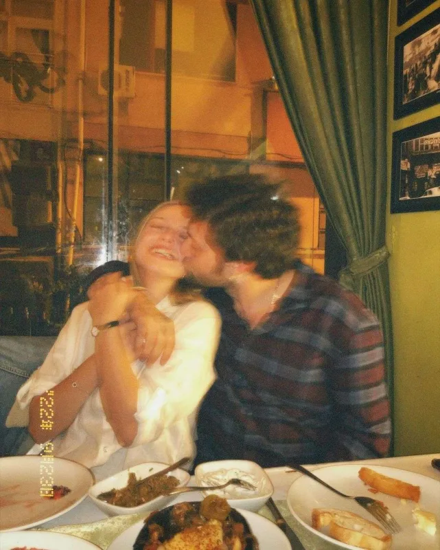 “Səni izah edilməyəcək qədər çox sevirəm”