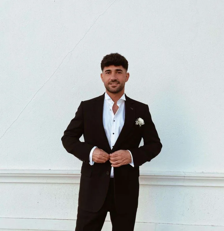 Cemre Baysel onunla eşq yaşayır