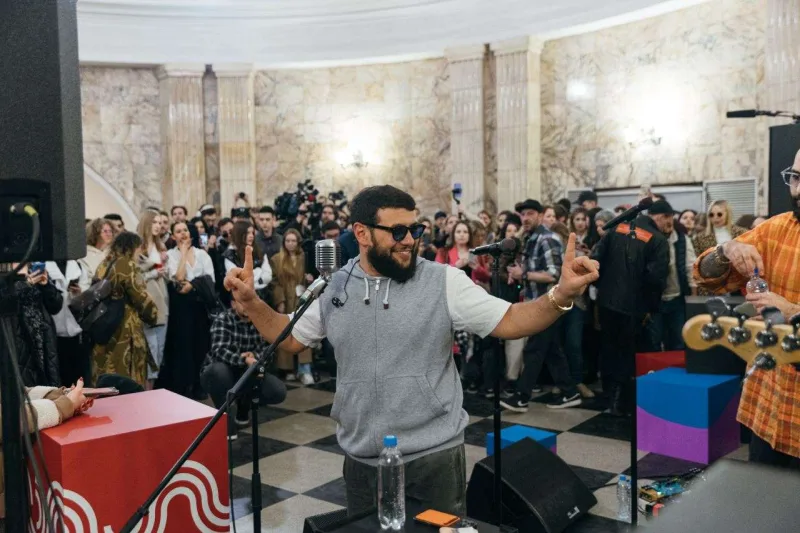HammAli və Navai metroda konsert verdi