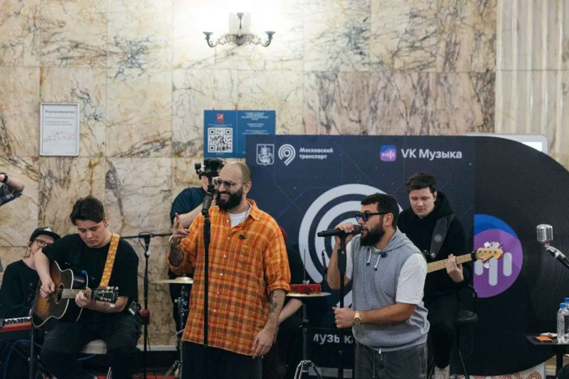 HammAli və Navai metroda konsert verdi