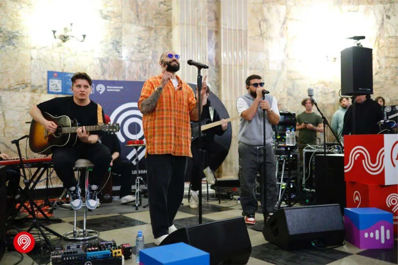 HammAli və Navai metroda konsert verdi