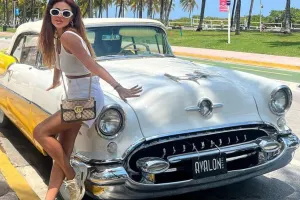 Günel Mayamidə pozalar verdi