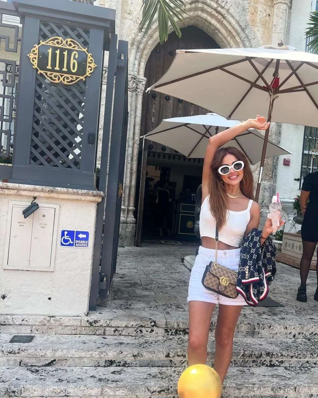 Günel Mayamidə pozalar verdi