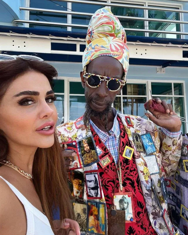 Günel Mayamidə pozalar verdi