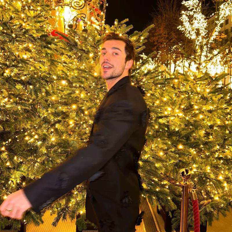 Şeyma toyuna sadəcə onu çağırır