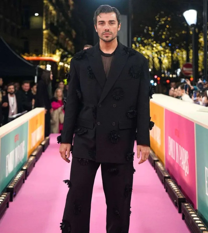 Şeyma toyuna sadəcə onu çağırır