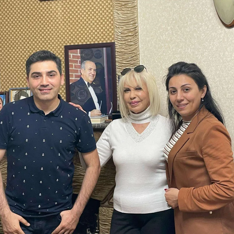 Səməd Səmədovun evində...