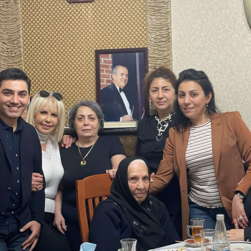 Səməd Səmədovun evində...