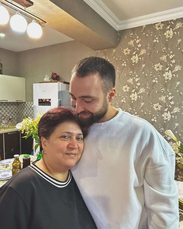 Azaddan anası ilə bağlı paylaşım