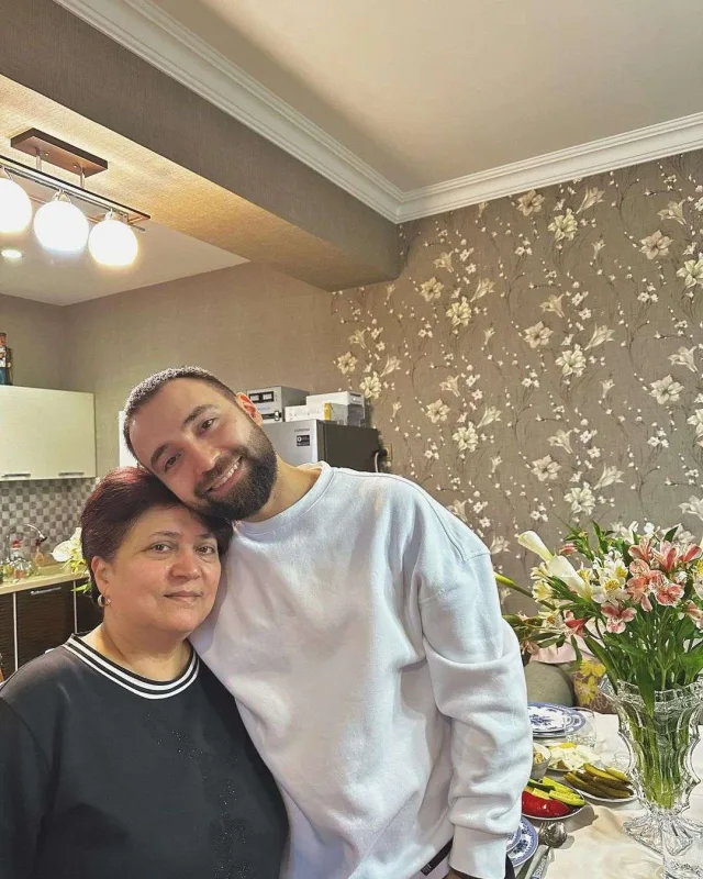 Azaddan anası ilə bağlı paylaşım