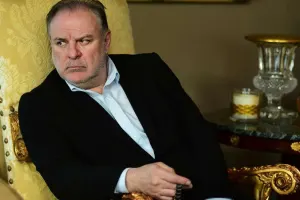 Burak Sergen həyat yoldaşını məhkəməyə verdi