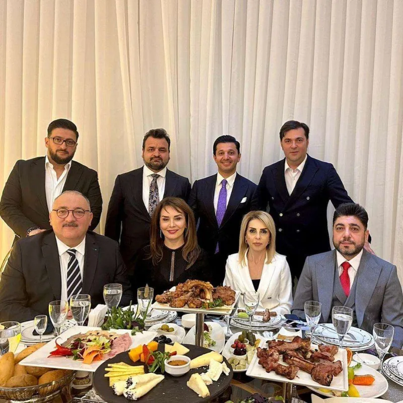 Müğənni qızına toy etdi