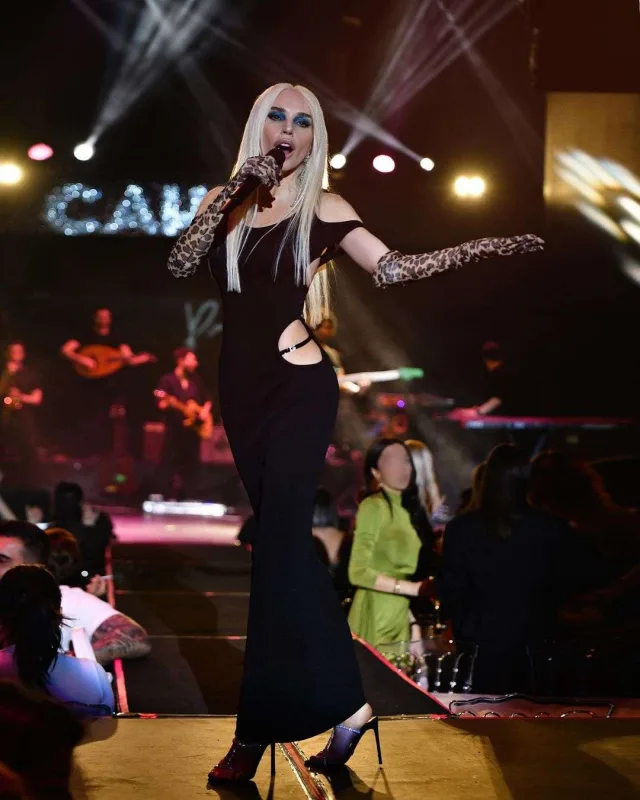 İki dəfə səhnəyə çıxdı, 4,5 milyon qazandı