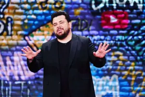 Eseri donuza bənzədən karikaturaçı cərimələndi