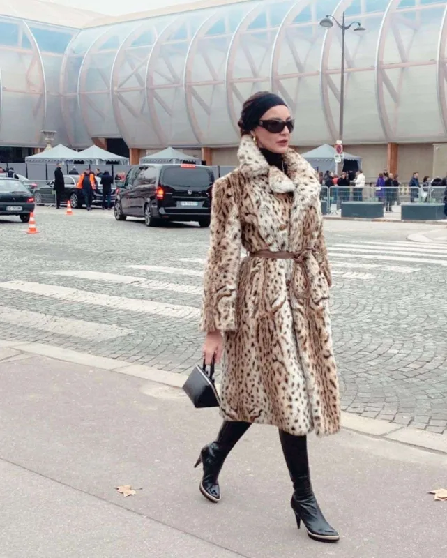 Çağatay 14 yaş böyük sevgilisi ilə ilk dəfə