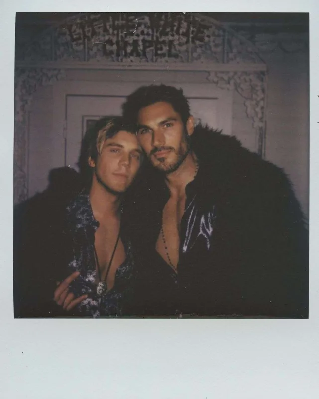 “You”nun ulduzu həmcinsi ilə evləndi