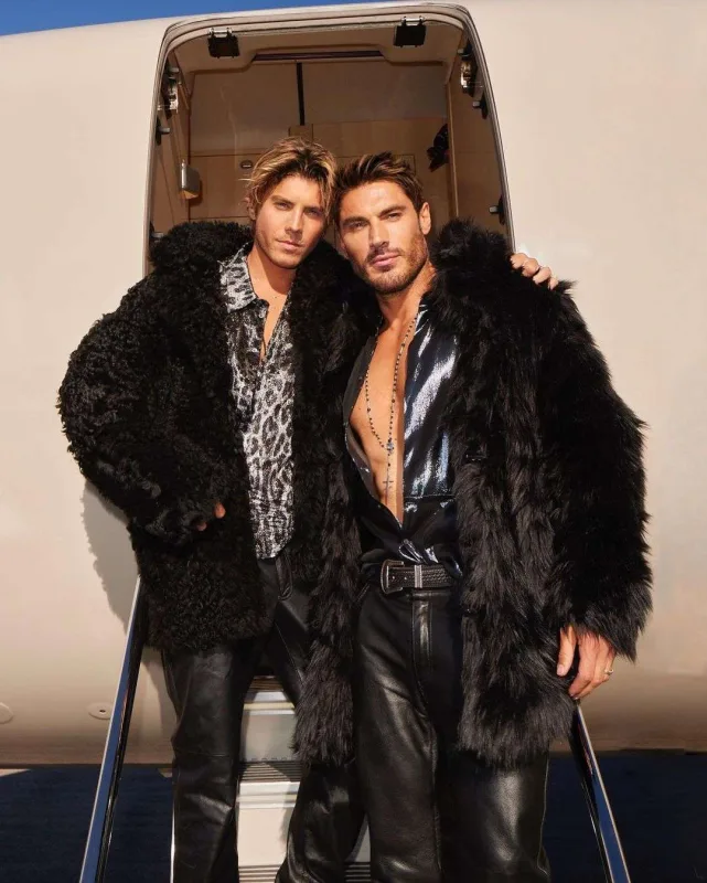 “You”nun ulduzu həmcinsi ilə evləndi