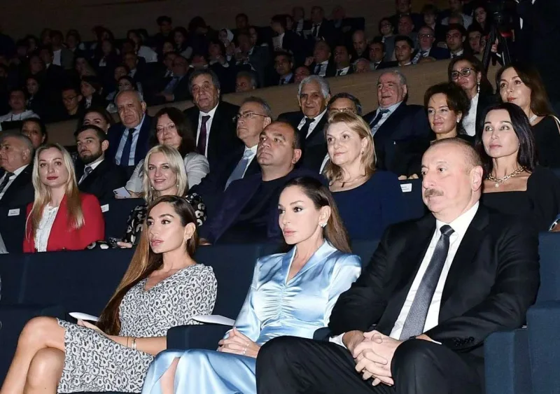 Prezident və ailəsi Zərifə Əliyevaya həsr olunan konsertdə