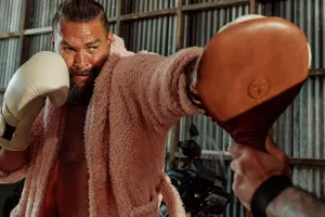 Mamao jurnal üçün pozalar verdi