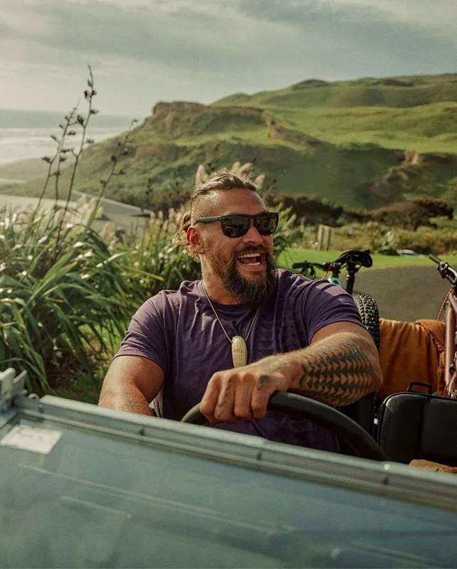 Mamao jurnal üçün pozalar verdi