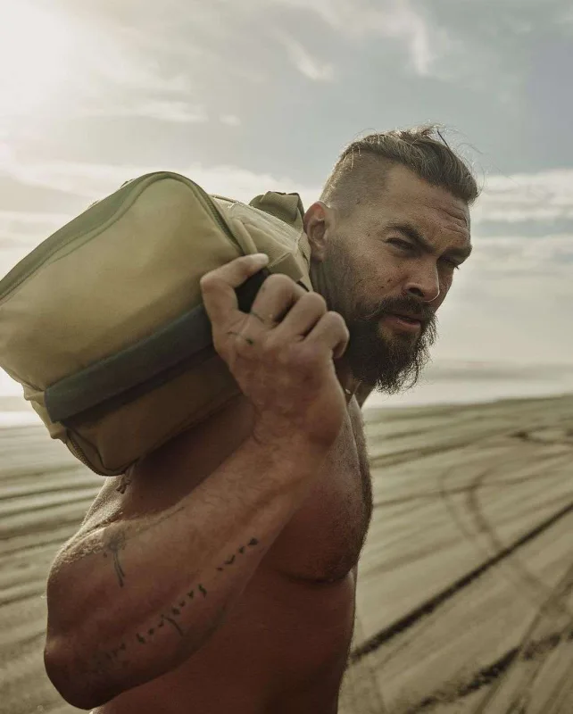 Mamao jurnal üçün pozalar verdi