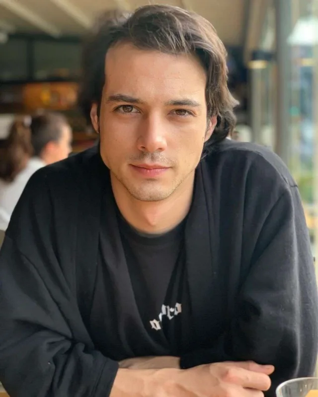 Bərabər yaşamağa başladılar