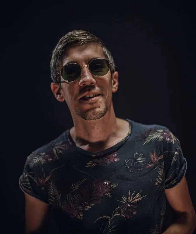 “Filmlərim bata-bata gedir”