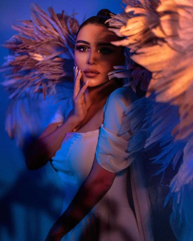 Daxildə ağ, üzdə qara mələk...