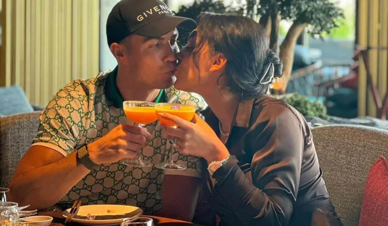 Boşanma şayiələrinə bu fotoyla son qoydu